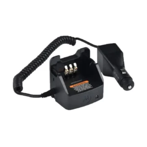 CARGADOR VEHICULAR PARA RADIOS R2, CP200D Y DEP450. PERMITE CARGAR Y UTILIZAR EL RADIO SIMULTÁNEAMENTE DENTRO DEL VEHÍCULO.