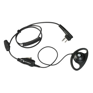 AUDÍFONO TIPO D CON MICRÓFONO Y BOTÓN PTT EN LÍNEA. DISEÑO CÓMODO SOBRE LA OREJA PARA USO PROLONGADO Y COMUNICACIÓN DISCRETA.